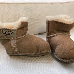 UGG Erin baby boots/slippers - Sz Small